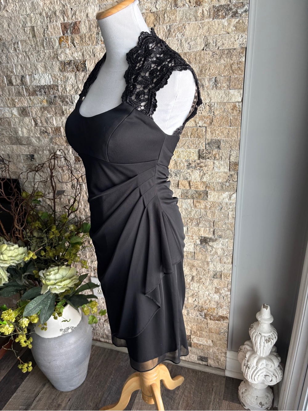 Xscape Black Lace-Shoulder Midi Dress - Picture 3 of 10